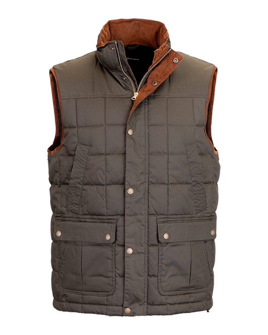 Banded Backland Vest in Deep Pine, snap flap patch pockets, front detail